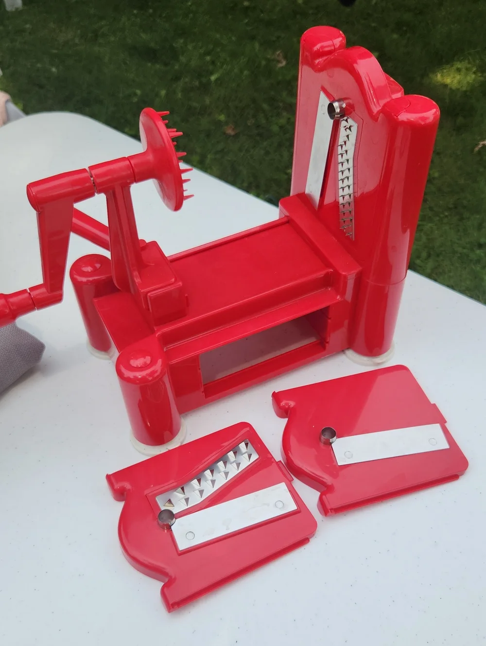 Williams Sonoma Red Spiralizer Woth 3 Blades